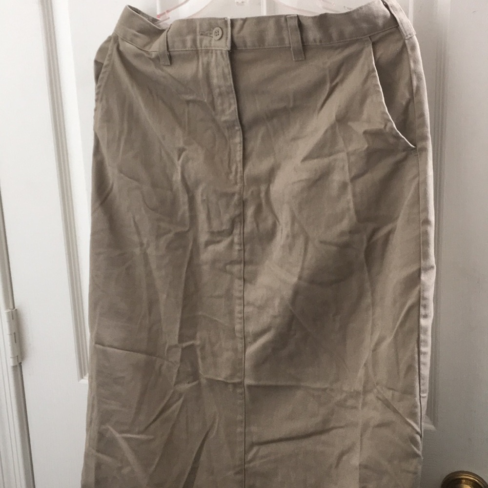FINAL MARKDOWN Junior uniform skirt 13
